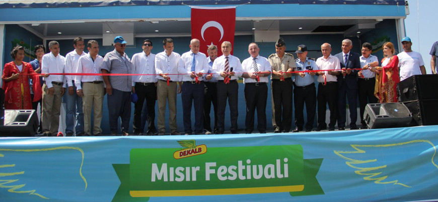 Dekalb Mısır Festivali'nin Adana'daki festival açılışı, açılış kurdelesi kesilirken
